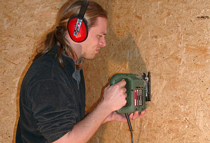 Björn mit der Stichsäge