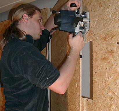 Björn mit der Oberfräse